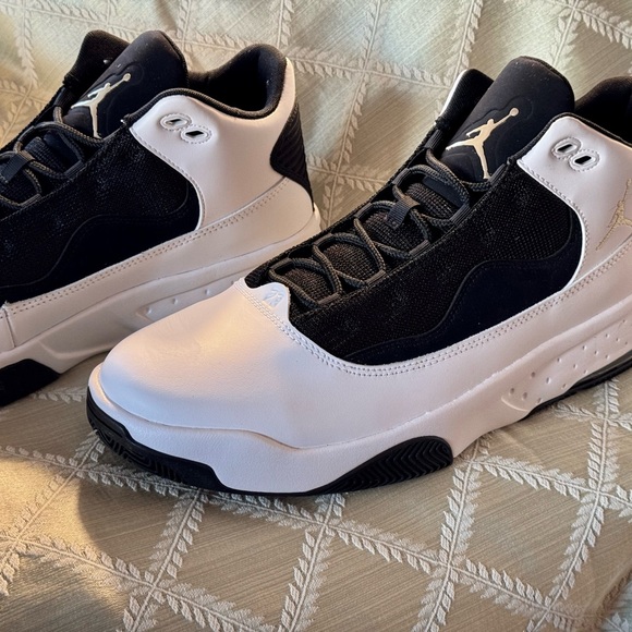 Nike Jordan Black and White Max Aura 2, 13 Men’s NIB - Picture 2 of 8